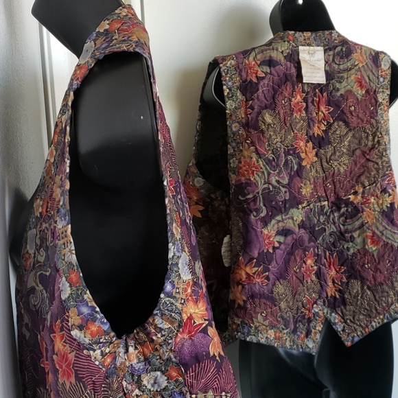 🇨🇦 Gypsy Moth Designs Custom Reversible Vest - Picture 4 of 5